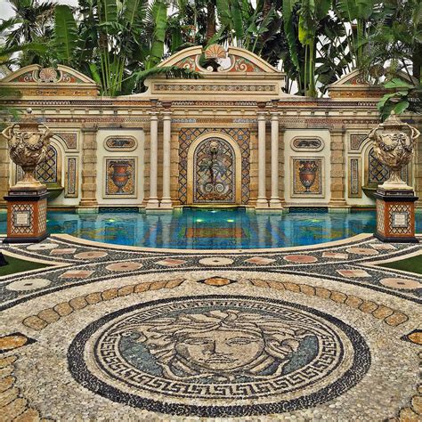 versace house pattern